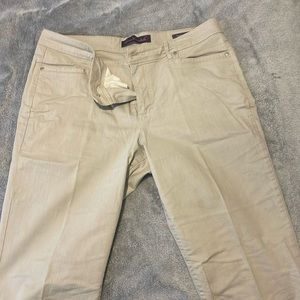 Gloria Vanderbilt size 14 like new capris!